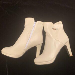 Brand New Ladies Size 10 Cream Zipper Ankle Boots with Bling